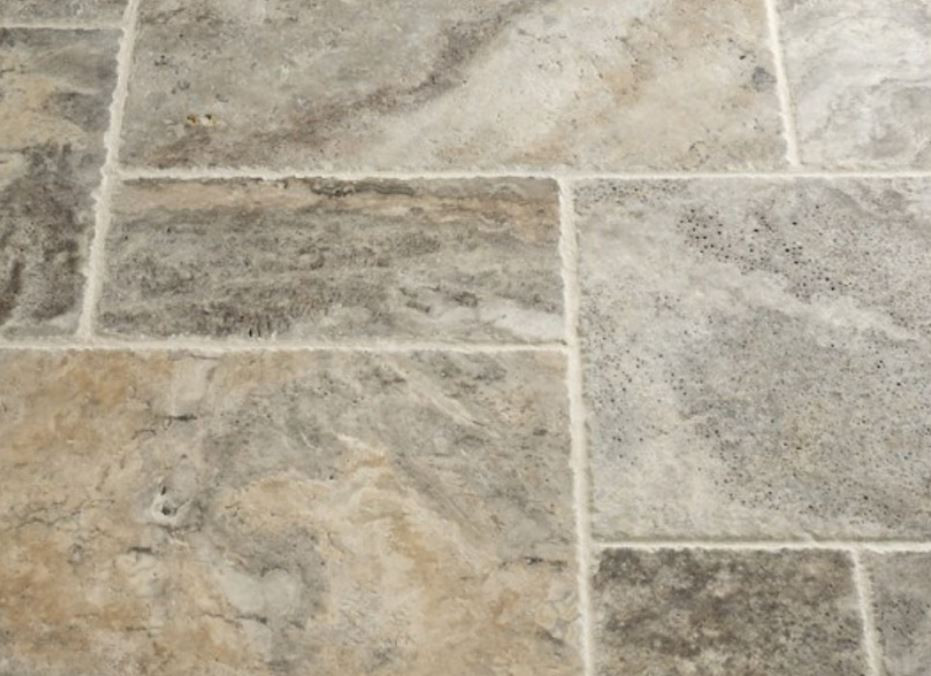 Silver Brushed Travertín